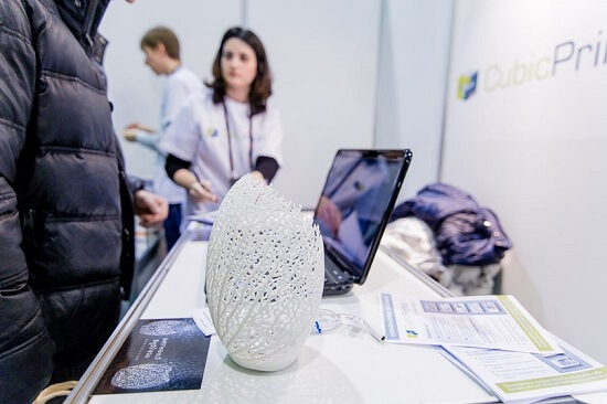 Напечатанные на 3D-принтере аксессуары от Nervous System на стенде CubicPrints Лампа Nervous System на стенде CubicPrints