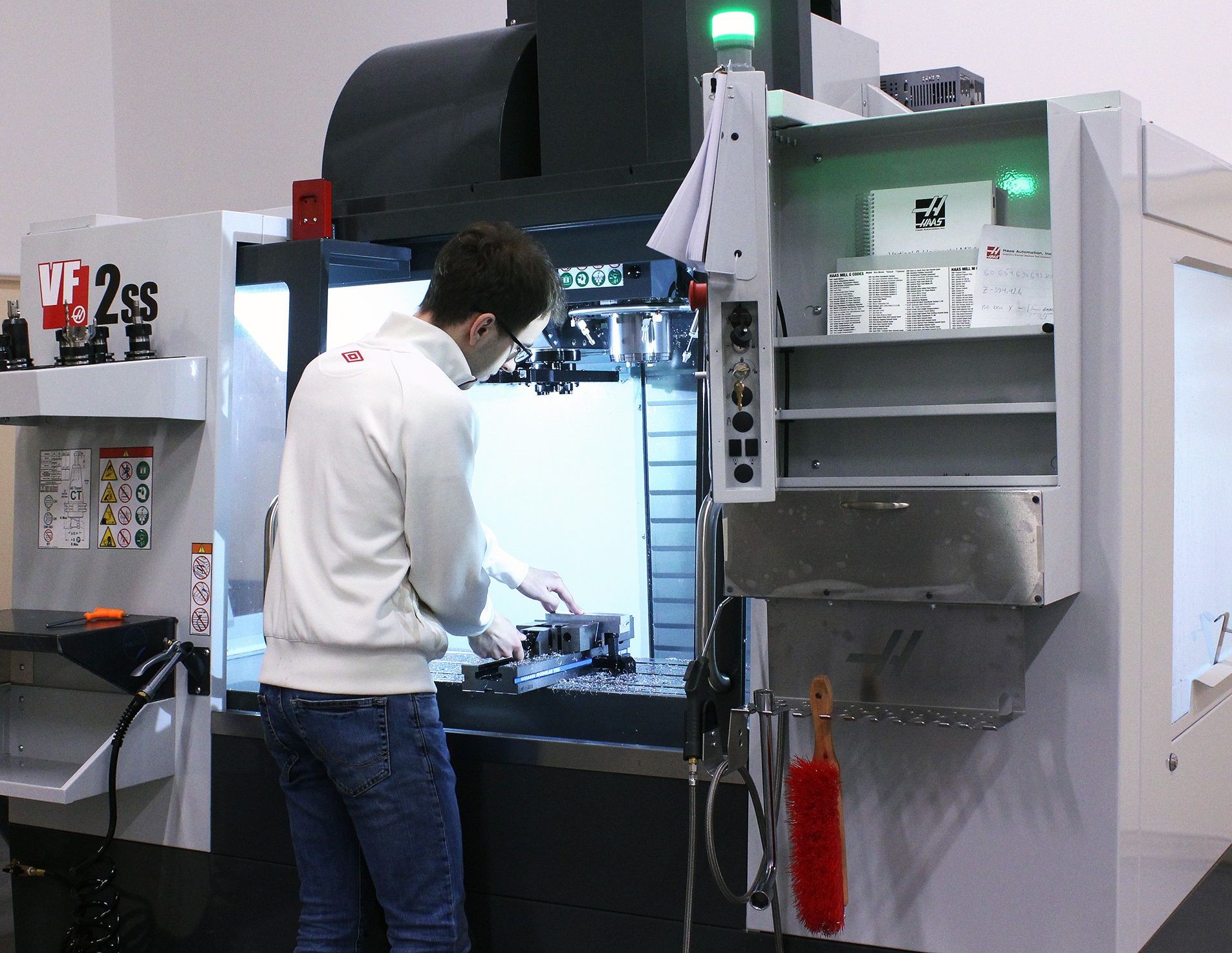 Вертикально-фрезерный обрабатывающий центр с ЧПУ Haas VF-2SS Фрезерный обрабатывающий центр с ЧПУ